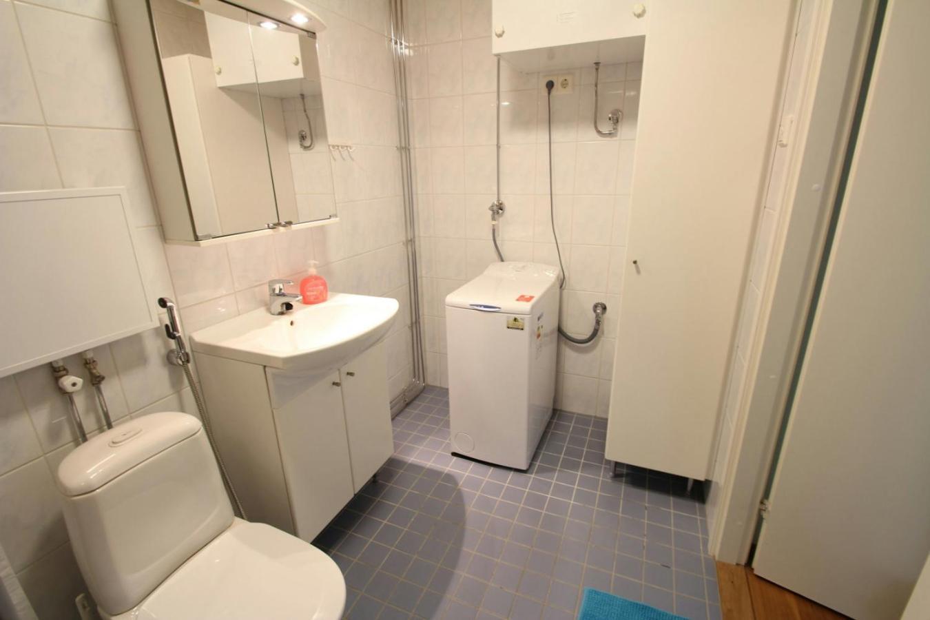 Convenient For 2 In Vuosaari Huoneisto